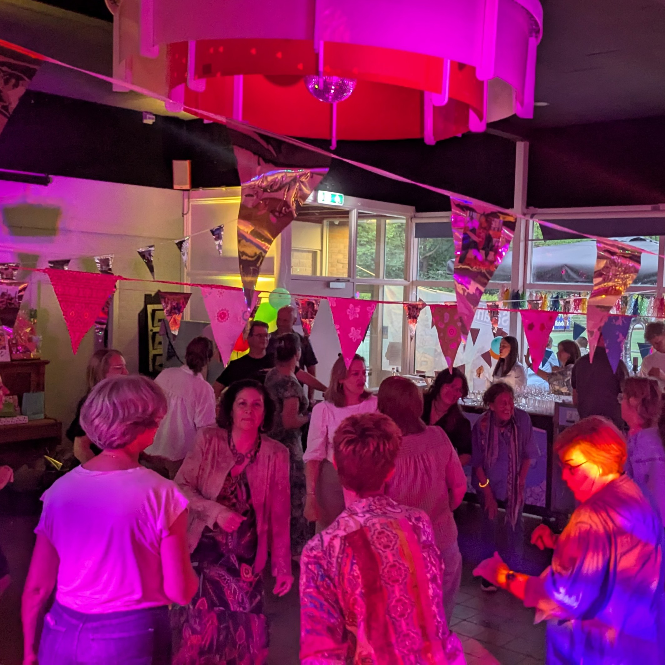 DJ Sixma, Sixma Music, DJ, muziek, dansen, feest, party, verjaardagsfeest, verjaardag, birthday